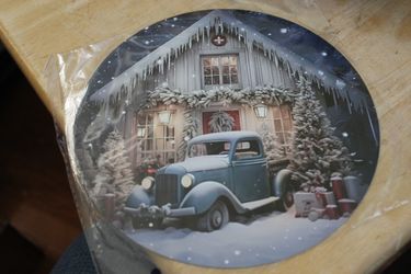 8" Round Cottage W/ Blue Truck Aluminum Sign