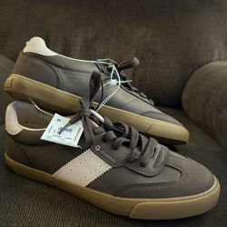 NEW CBG Sneakers (Women’s 11)