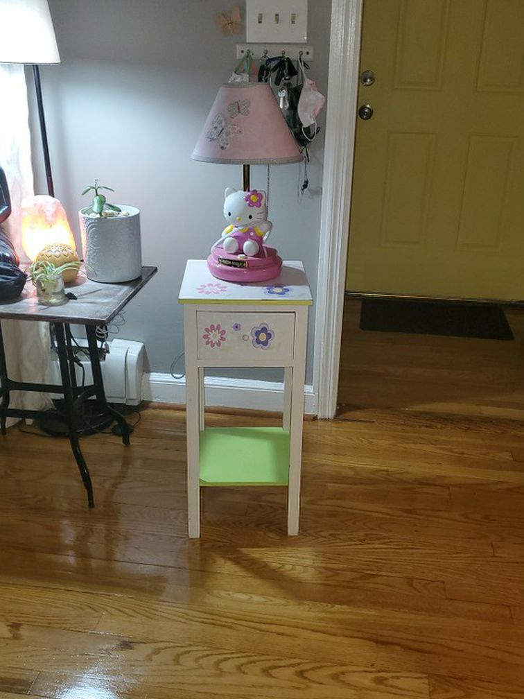 Hello Kitty Lamp And Table