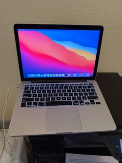 Apple MacBook Pro Laptop Computer with Power Supply, 13 Inch Screen, In Excellent Condition