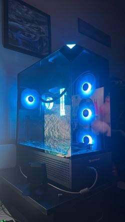 PC - Ryzen 7 9800X3D + RTX 5070 / 32GB DDR5 / 2TB SSD