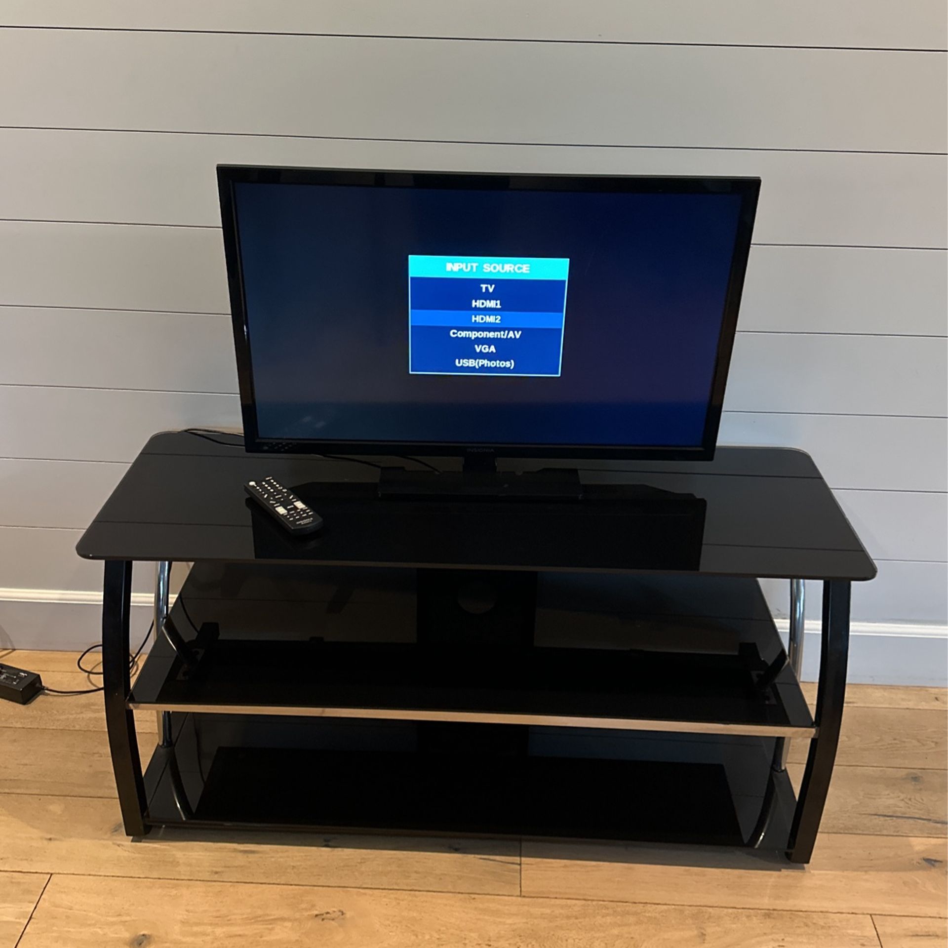32 Inch Tv Insignia with Stand