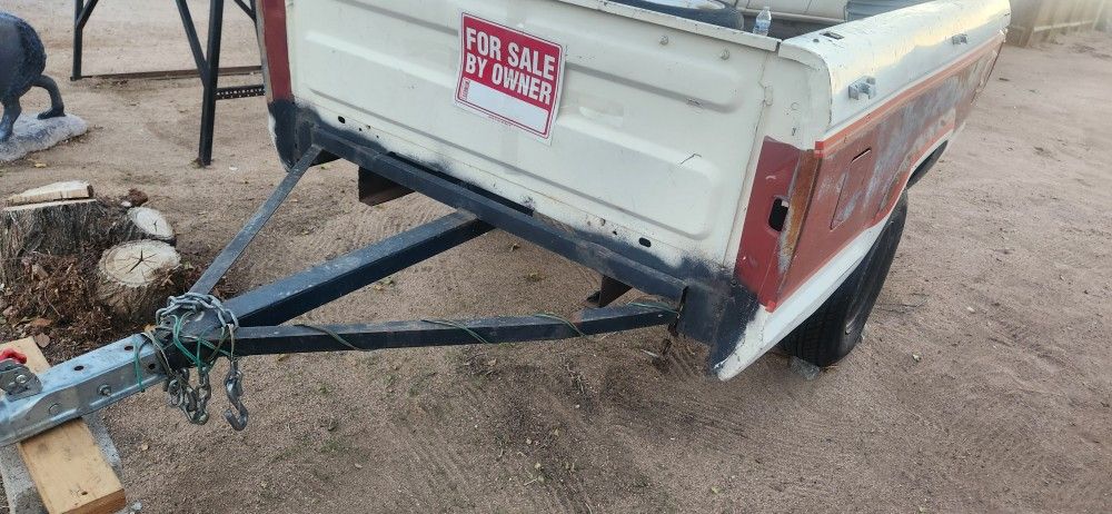 Small   Trailer   No Paper  Needs.  Lites 