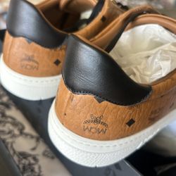 Brand New Size 9.5m. 299$