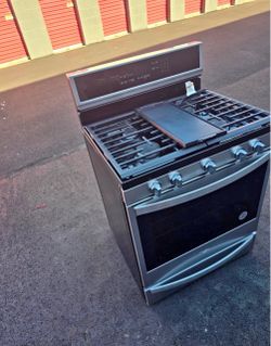 Whirlpool Stainless Steel Gas Range with Griddle