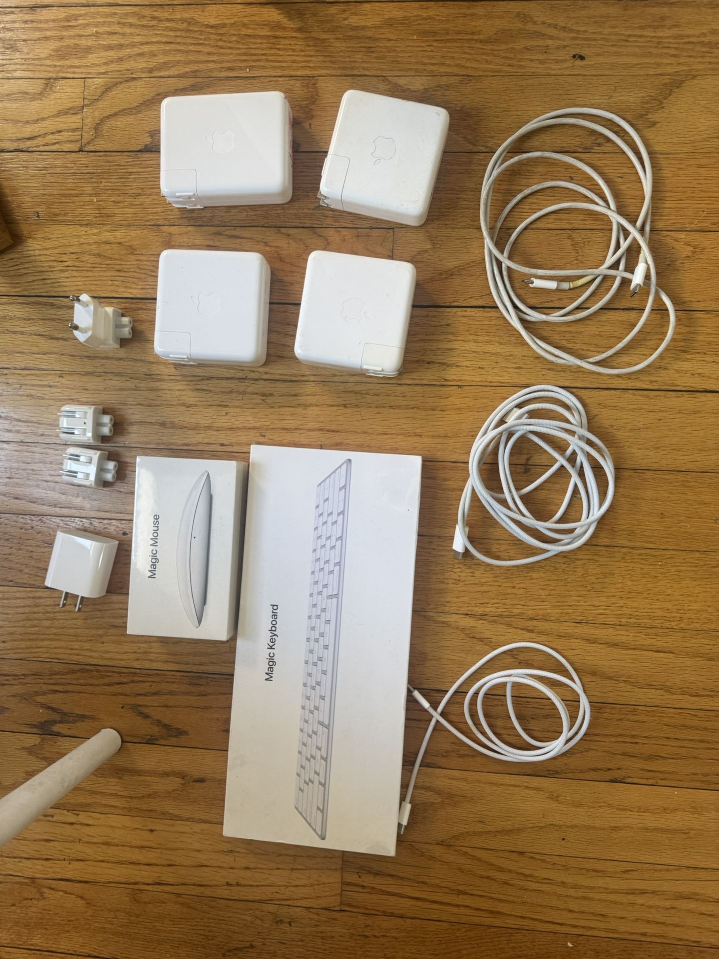 Apple / Mac Charger, USB-C, MagSafe3, power adapters, mouse, keyboard