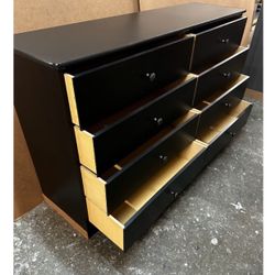 8 drawers dresser/ Eight drawers dresser