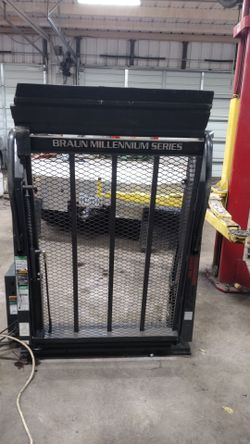 Brauns Millennium Series Wheelchair Lift