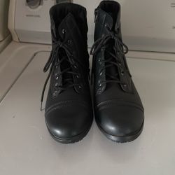 Women’s 9 Military Non Slip Boot