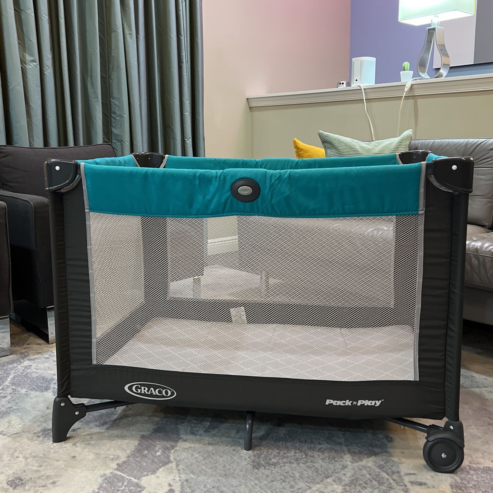 Graco Pack And Play Portable Crib for Sale in Fort Lauderdale, FL - OfferUp