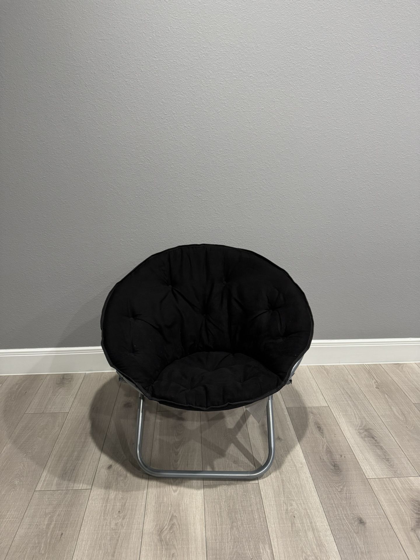 Compact Lounge Chair