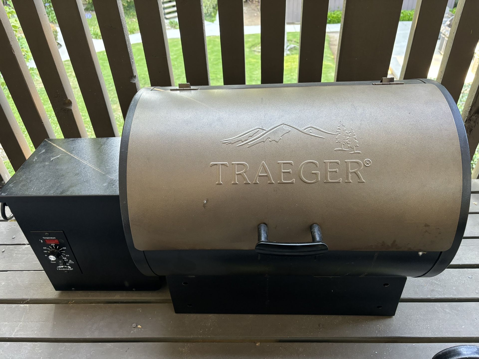 Traeger Bronze Junior Elite 20 Wood Pellet Grill - Model TFB29LZA