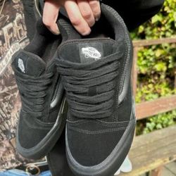 Black Knu Skool Vans