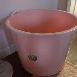 18 gal  pink bucket 