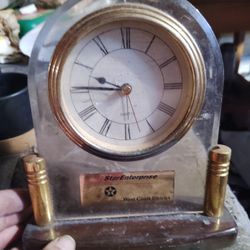 Clock Minor Damage Needs Batteries 