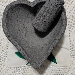 Molcajete de estilo corazón 