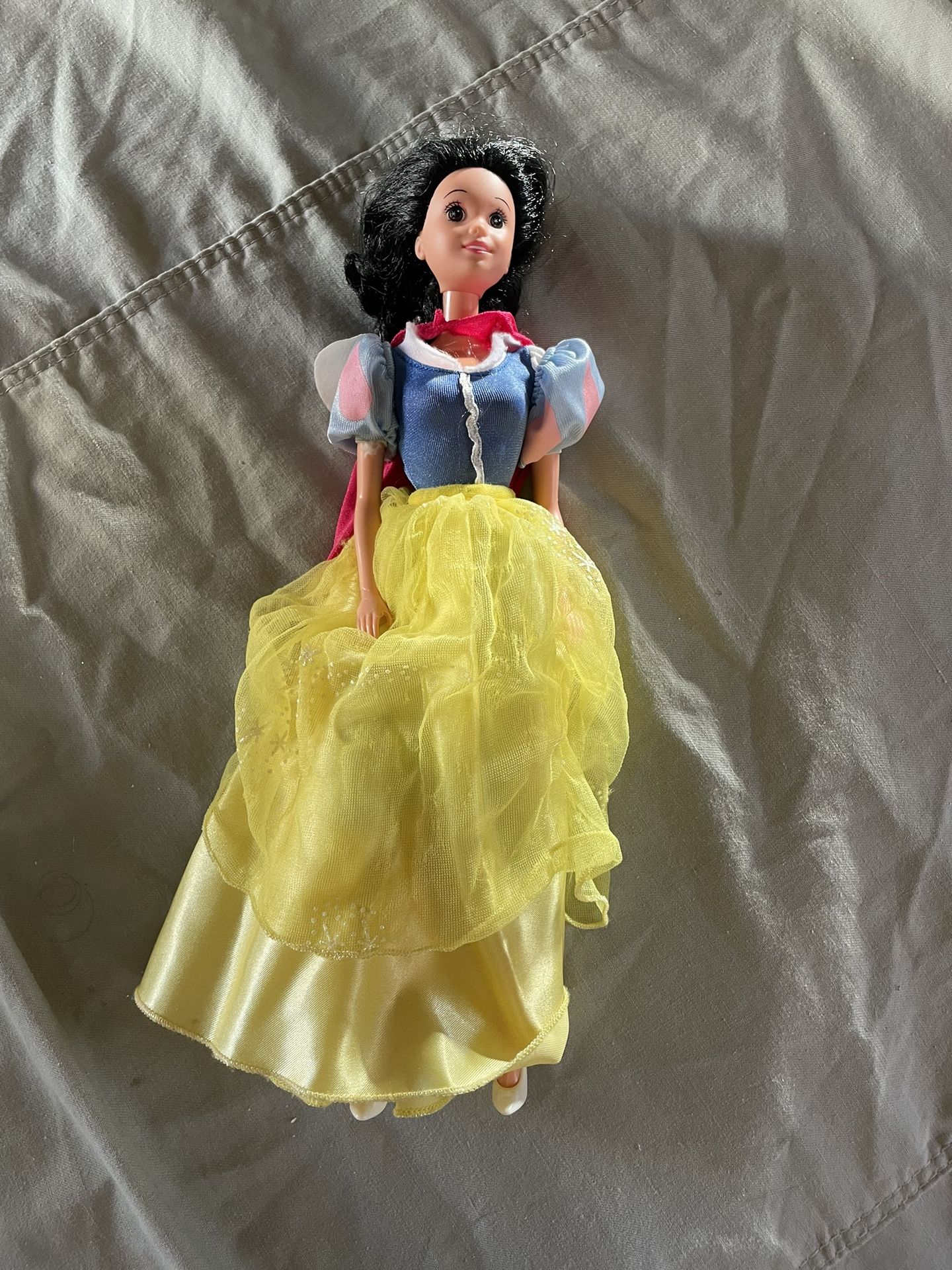 1992 Snow White Barbie Doll 