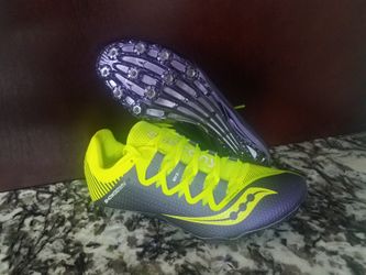 NEW Saucony Showdown Track and Field Sprint Shoes Spikes Womens
