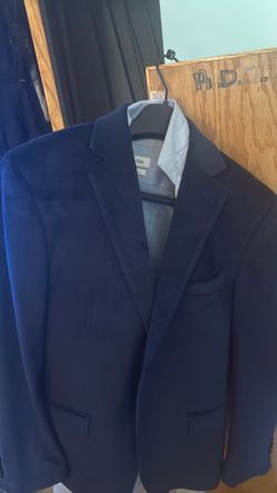 Blue suit with light tshirt