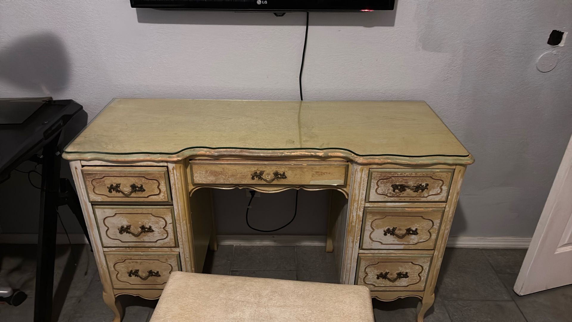 Vintage vanity set