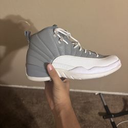 AIR JORDAN 12 RETRO     SIZE:9 MEN