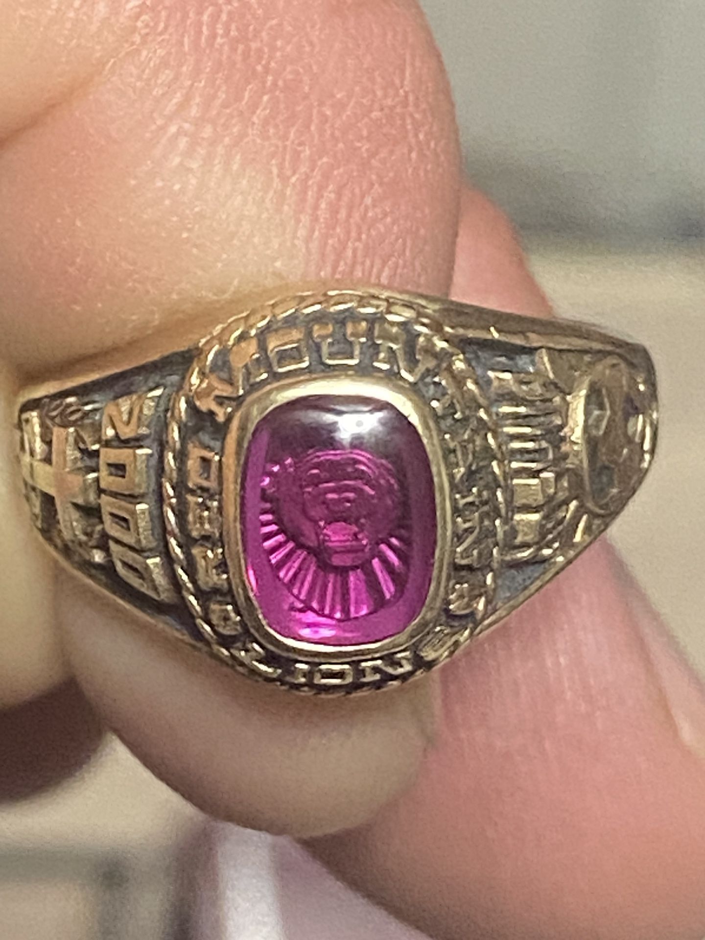 Classic 10 carat ring Only For $380 Cash Only Price Is Firm