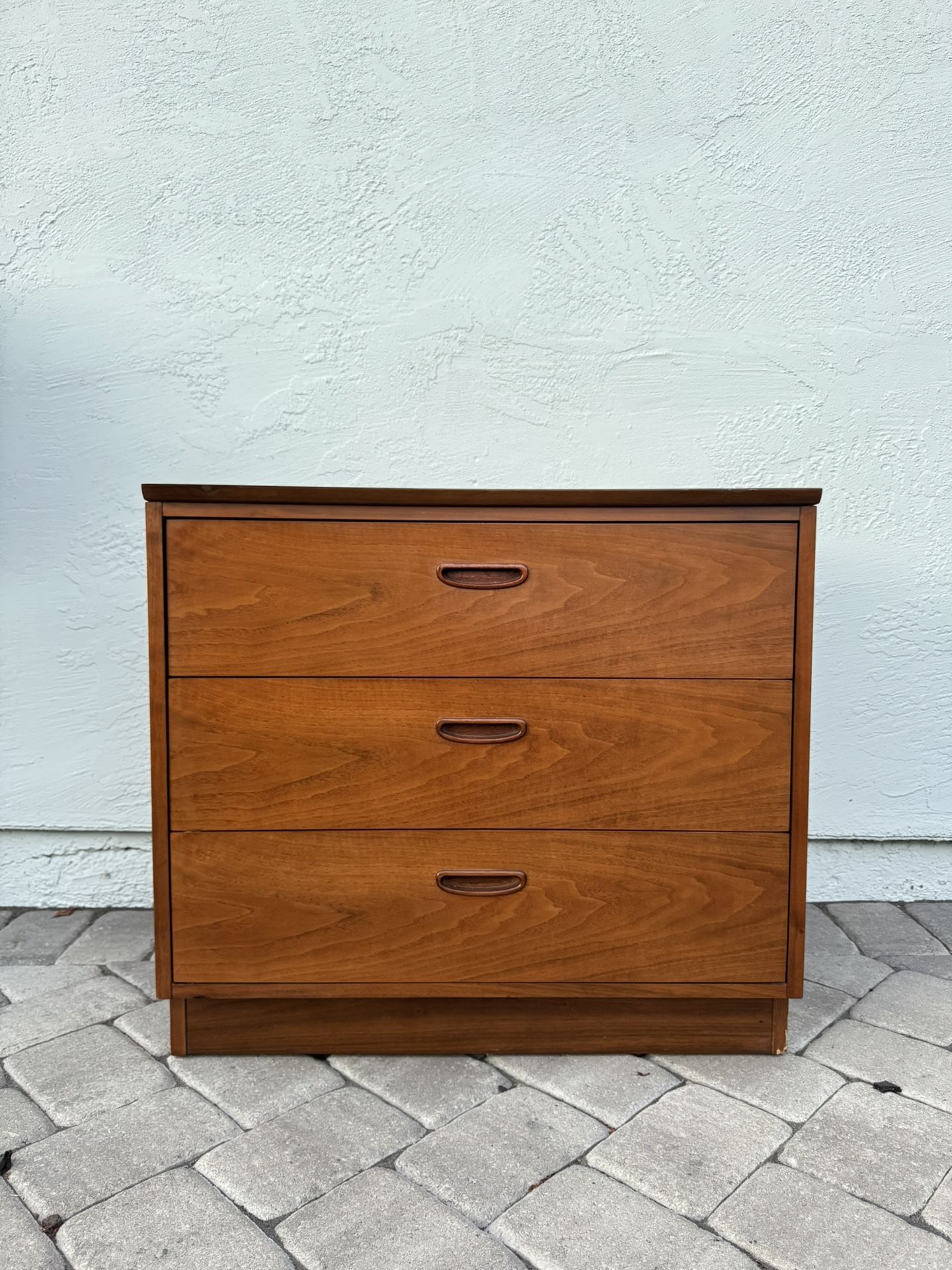 Antique Lane mid century modern dresser/nightstand/bookshelf