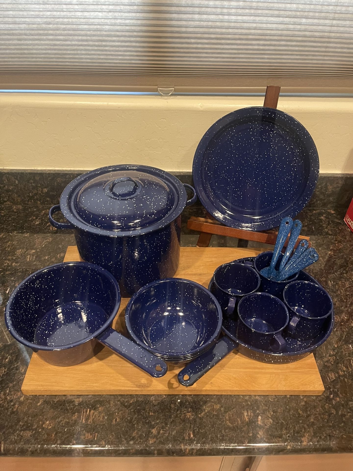 4-Person Enamelware Serveware