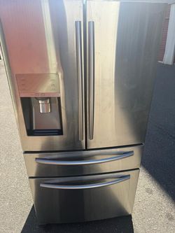 Samsung Stainless Steel Frenchdoor refrigerator with water and ice