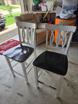 Table with 2 chairs