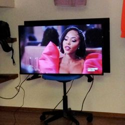 Insignia 40" Led 1080p Roku Smart TV 