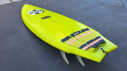 Quad swallow tail surfboard