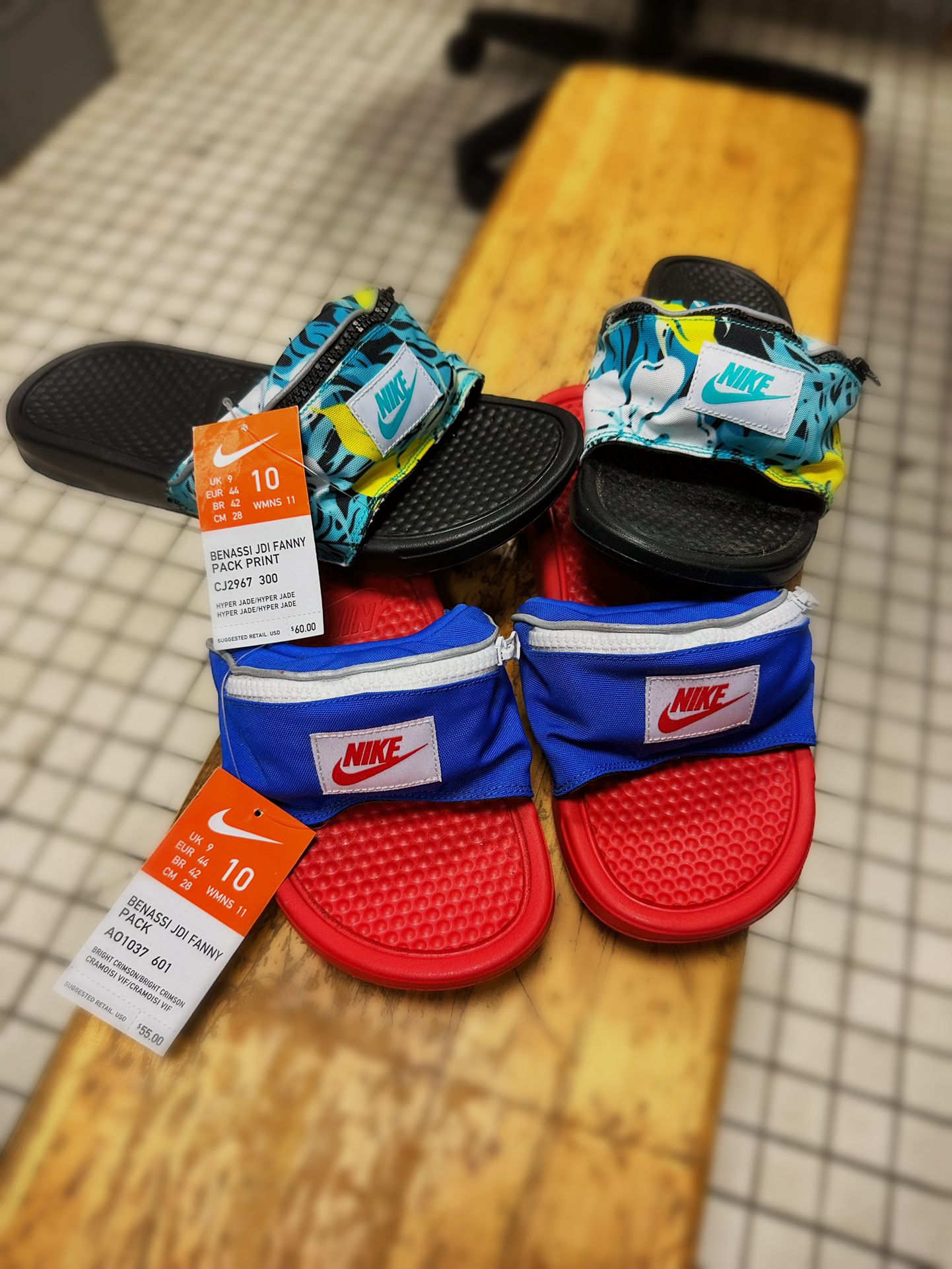 Nike Benassi JDI Fanny Pack & Bright Crimson Brand for Sale in Queens, NY - OfferUp