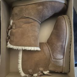 UGG BOOT