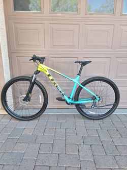 TREK MARLIN 5 MOUNTAIN BIKE 29 ER LIKE NEW ( CHECK MY OTHER BIKES)