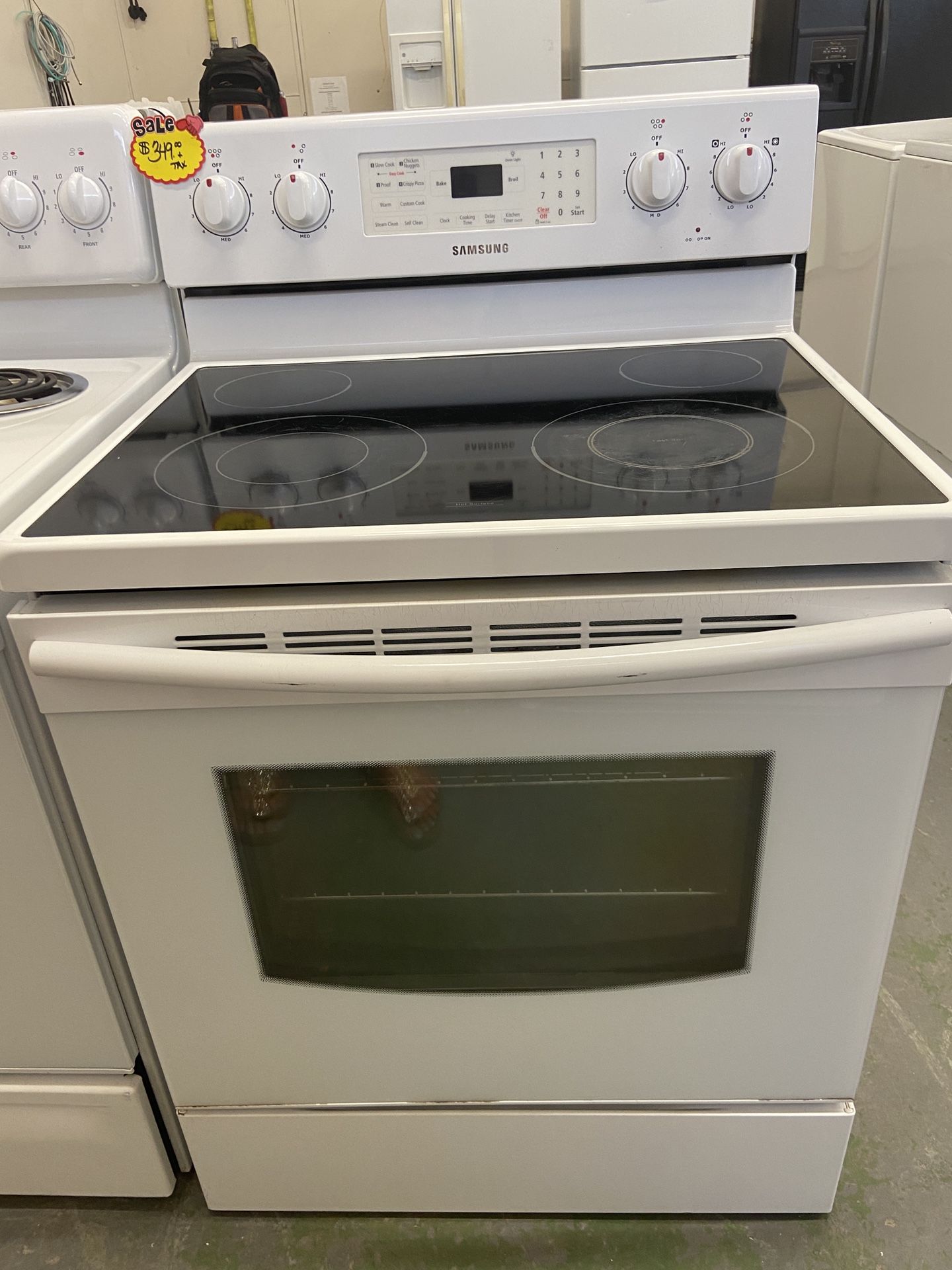 SAMSUNG WHITE SMOOTH TOP STOVE
