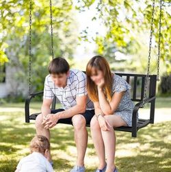 🆕 BRAND NEW Metal Porch Swing Bench – 500lb Capacity – Outdoor Patio Hanging Swing (Black)