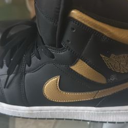 Jordan 1 Black Gold and white size 13 M