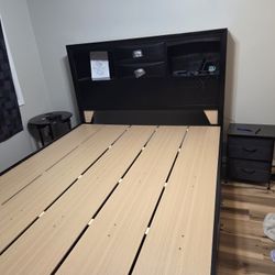 Queen Platform Bed frame With Drawers