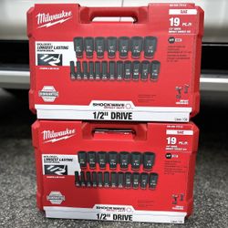 Milwaukee SHOCKWAVE 1/2 in. Drive SAE 6 Point Impact Socket Set (19-Piece)
