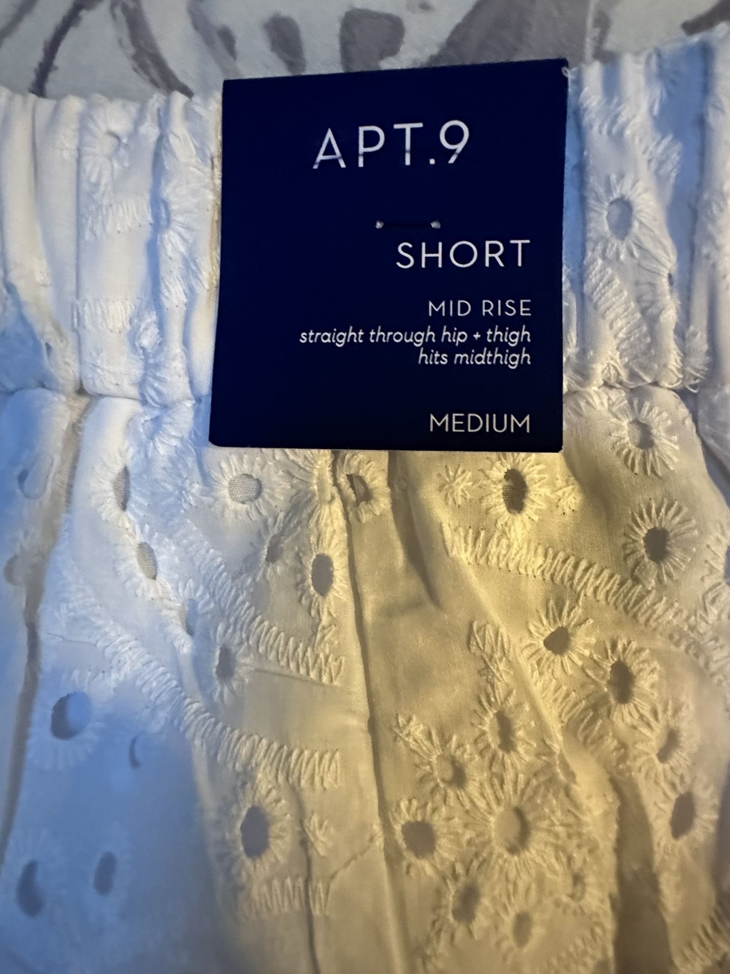 Apt 9 White Eyelet Shorts Size Medium, NWT