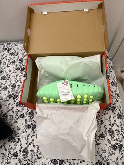 Nike Mind 001 Men's Pregame Mules Cucumber Calm/Black/Barely Volt Size M 11 / W 12.5