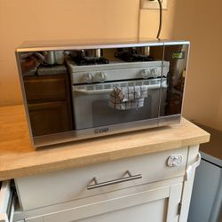 COMMERCIAL CHEF 0.7 Cu Ft Microwave with 10 Power Levels, 700W Microwave with Digital Display, Countertop Microwave with Child Safety Door Lock, Progr