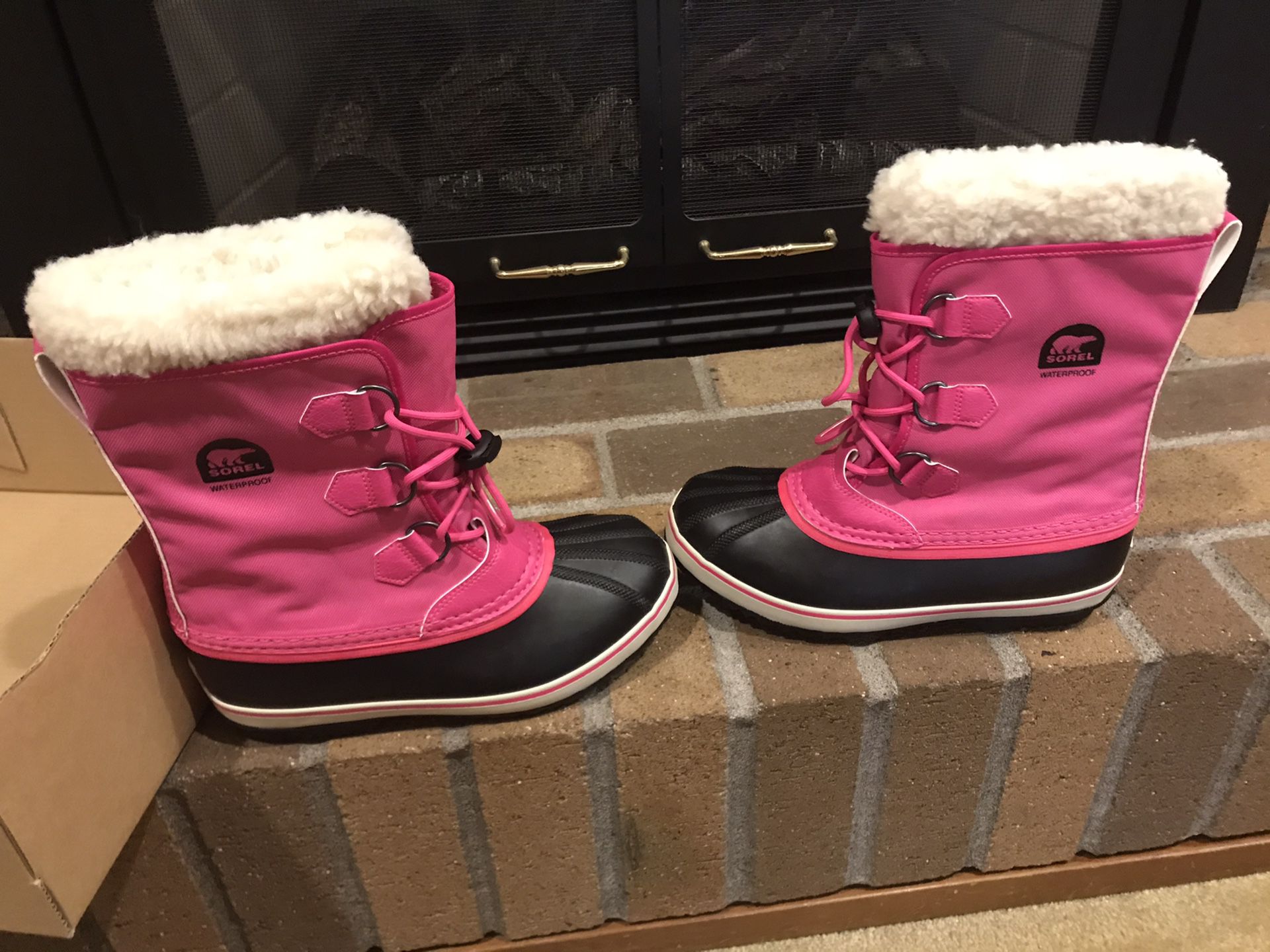 Youth “big girls’ sorel snow boots brand new size 6