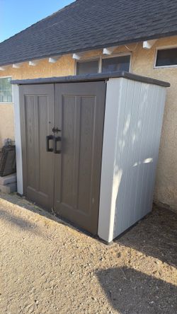 Rubbermaid storage shed