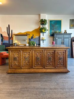 Amazing Buffet / TV Cabinet / Sideboard / Credenza - Wood!