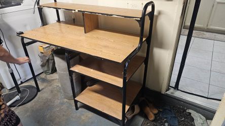Computer desk