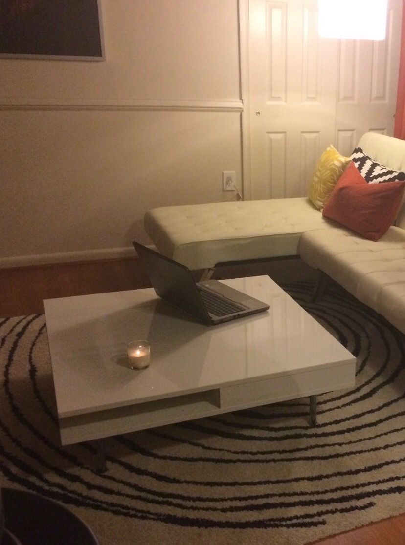 Coffee table glossy white has a few scratches on the side but overall looks great please let me know if you interested thanks