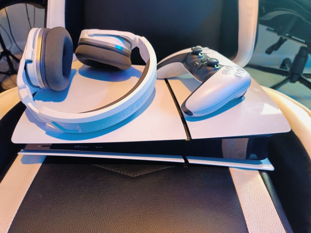 Ps5 Digital W/Cords,Remote,And Headset