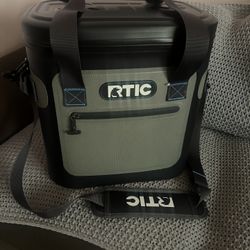 RTIC 20 Can Durable Waterproof Cooler